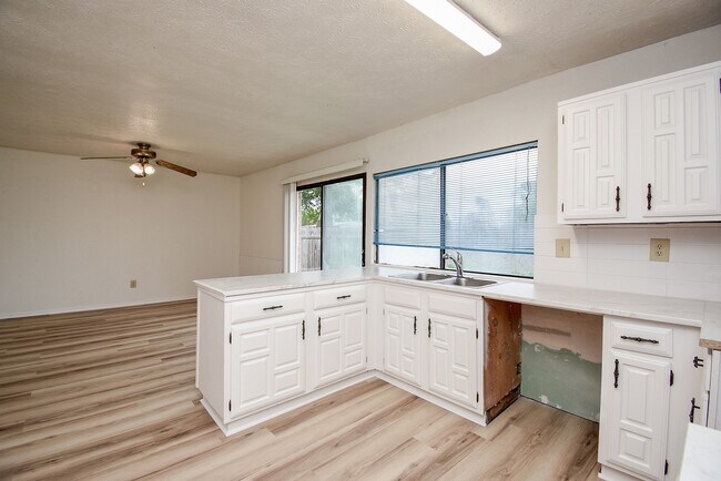 Building Photo - 702 Tara Plantation Dr