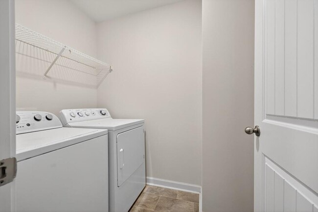 Building Photo - 5884 Screech Owl Dr