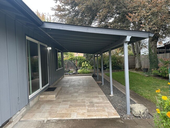 Building Photo - Beautiful 3 bedroom 2 bath house in Thurston!