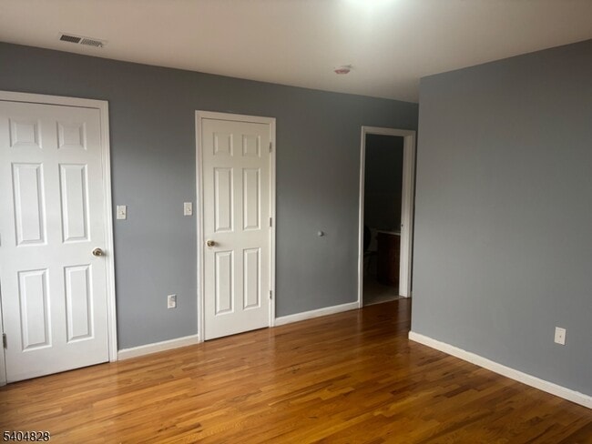 Building Photo - 184 1st St