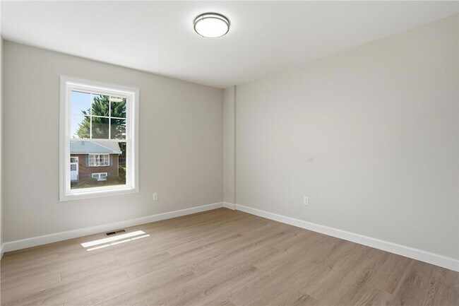 Building Photo - 2905 Roosevelt St
