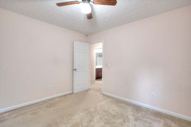 Building Photo - 665 Walnut Creek Dr NW