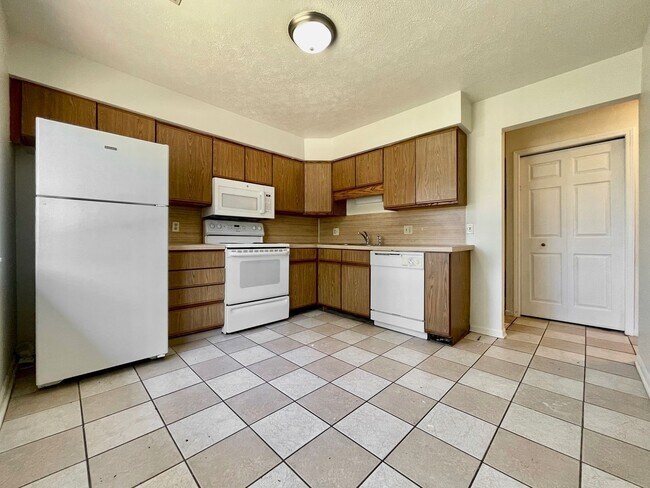 Building Photo - 2956 Vineland Ave SE