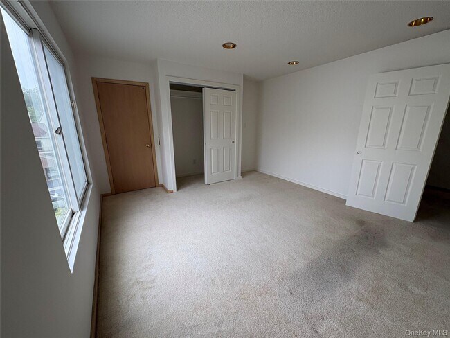 Building Photo - 41 Waterside Close