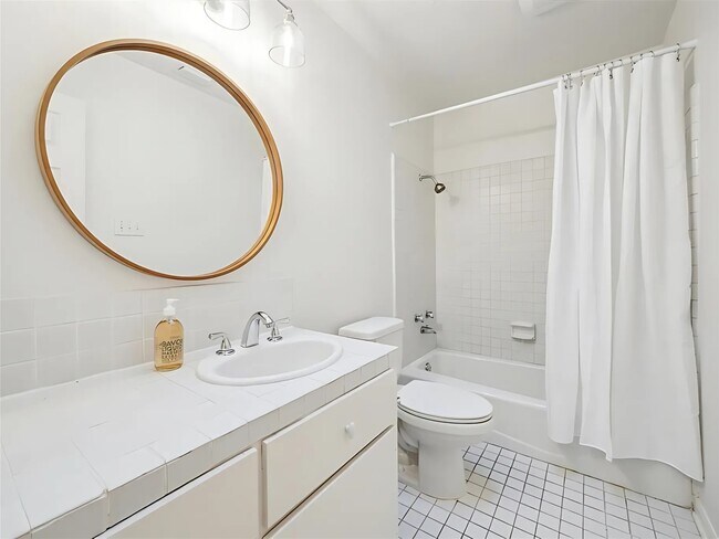 Building Photo - 4040 Overbrook Ln
