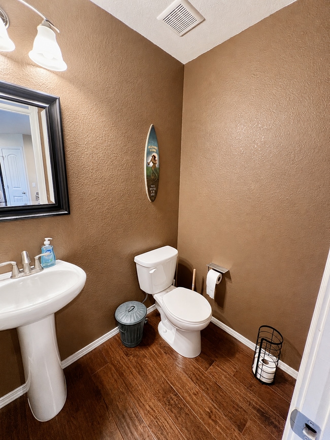 Building Photo - Stunning 3-bedroom townhouse with breathtaking Pikes Peak views!