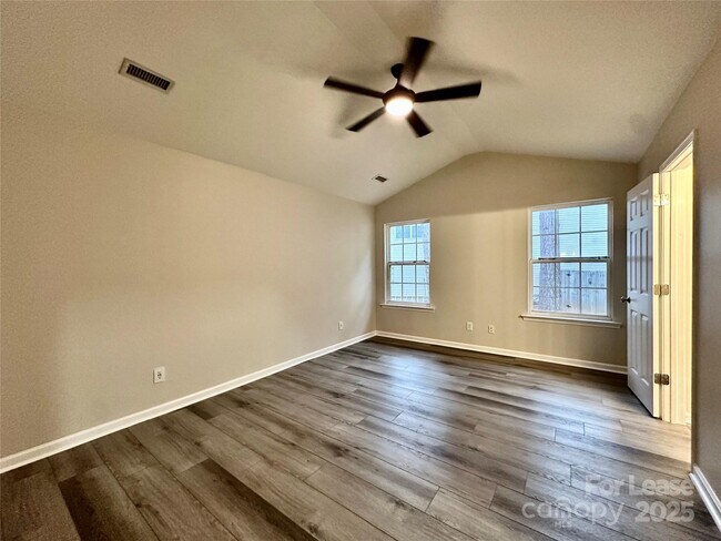 Building Photo - 1888 Lillywood Ln