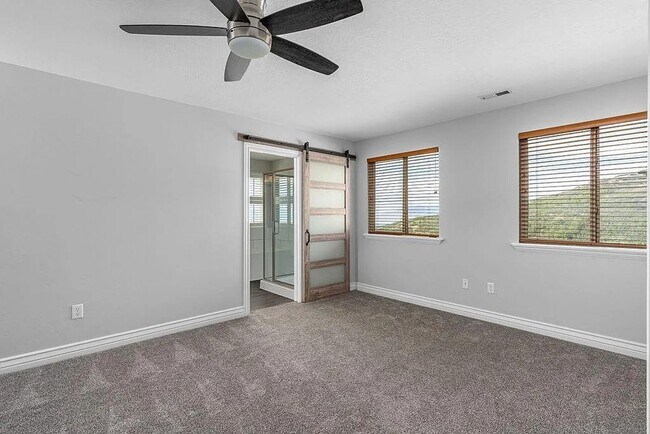 Building Photo - GORGEOUS Draper Home!
