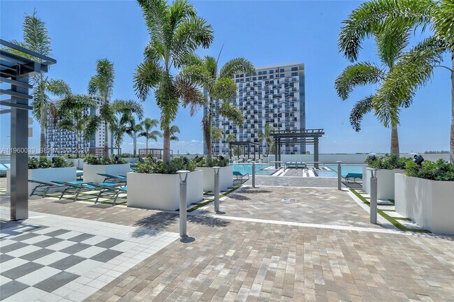 Building Photo - 5350 NW 84th Ave