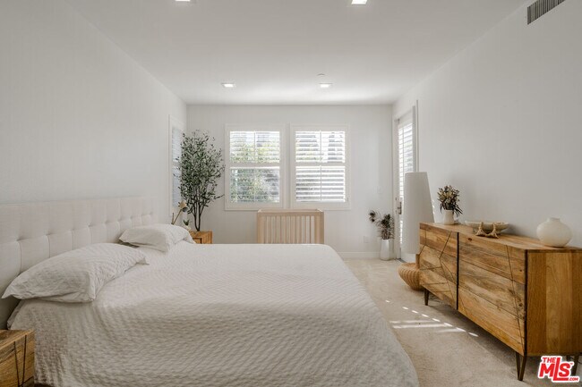 Building Photo - 7100 Playa Vista Dr