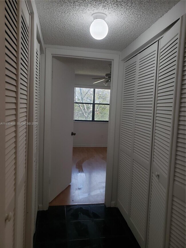 Building Photo - 601 Ives Dairy Rd