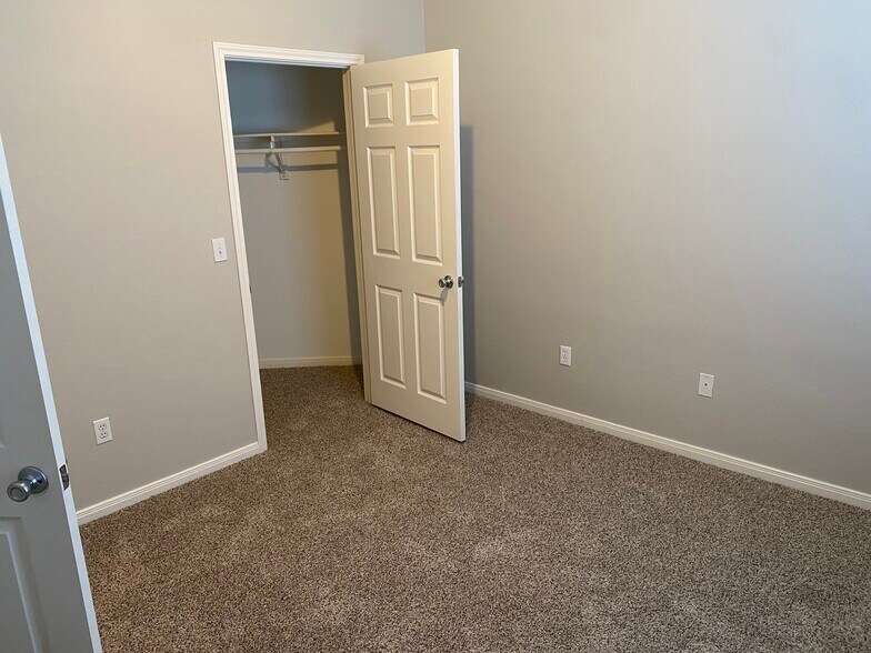 Building Photo - 313 San Rafael Dr