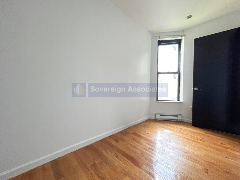Building Photo - 109 W 105th St