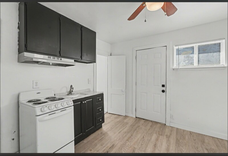 Building Photo - 732 N Victor Ave