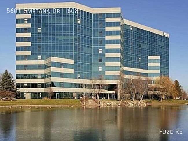 Building Photo - 5601 Smetana Dr
