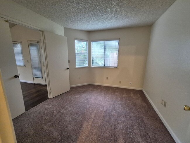 Building Photo - Adorable 3 bedroom 2 bath home