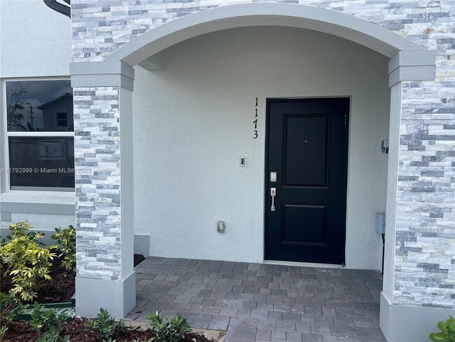 Building Photo - 1173 W Palm Ter