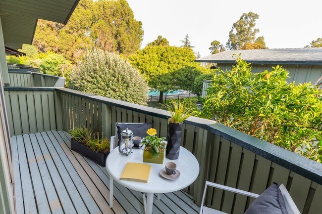 Building Photo - 278 Monroe Dr