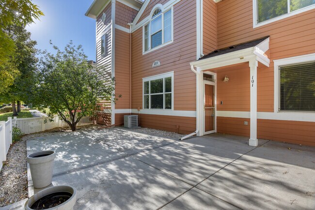 Building Photo - 2035 Grays Peak Dr
