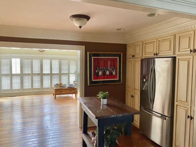 Building Photo - 1407 Camellia Dr