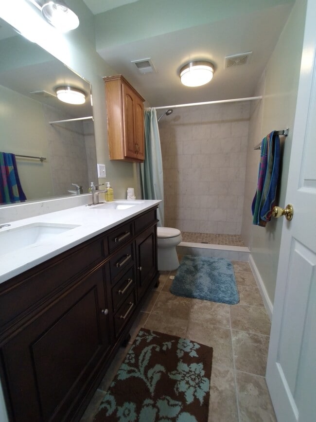 Building Photo - 9 Pheasant Run Ct