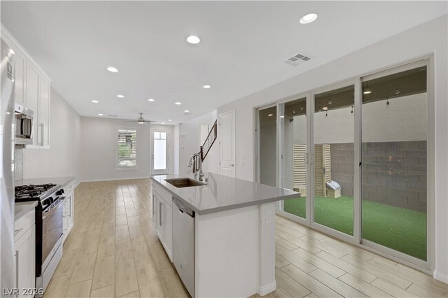 Building Photo - 11696 Redwood Mountain Ave