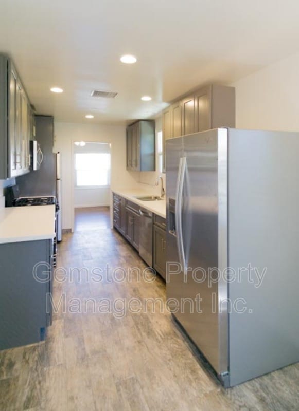 Building Photo - 6203 Mesita Dr