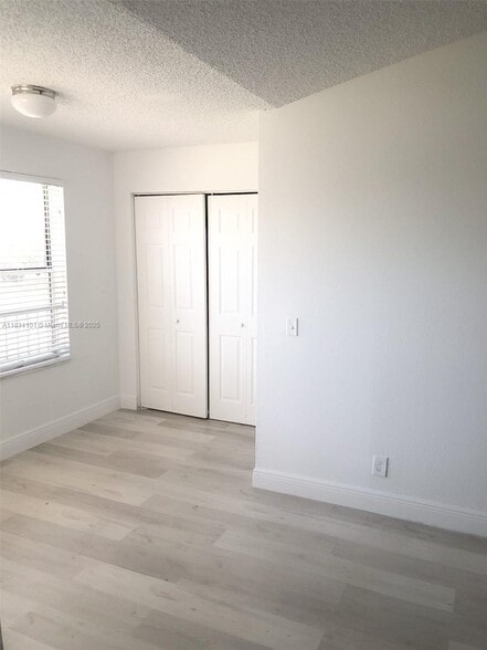 Building Photo - 3310 Pinewalk Dr N