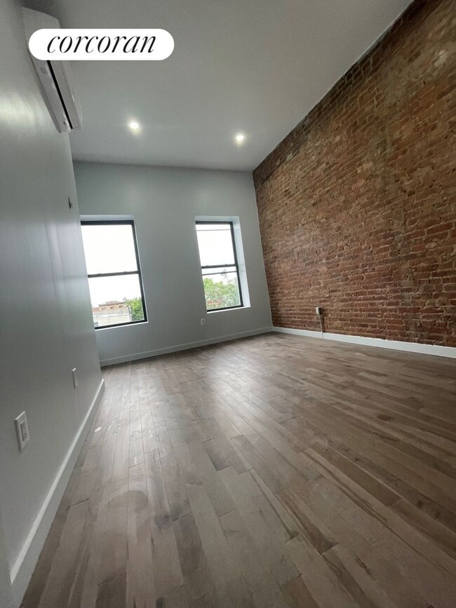 Building Photo - 228 Monroe St