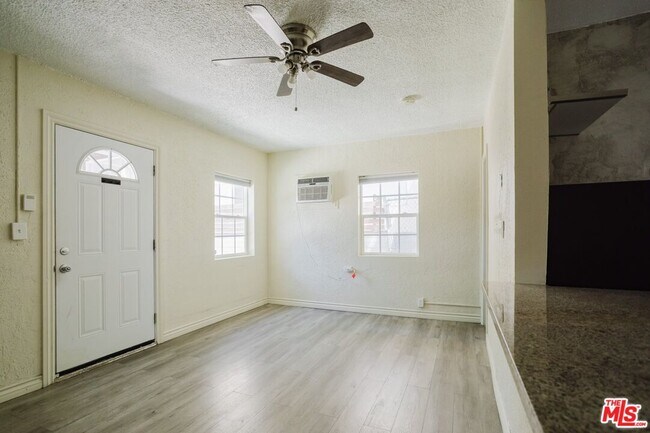 Building Photo - 5630 1/2 Craner Ave