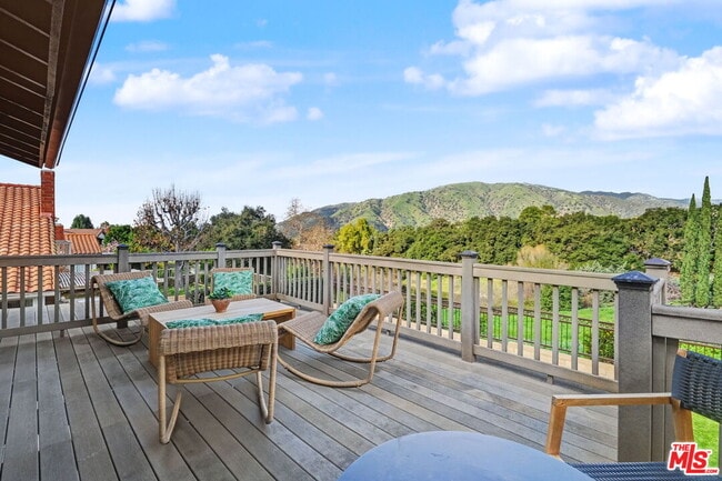 Building Photo - 6497 Country Club Dr
