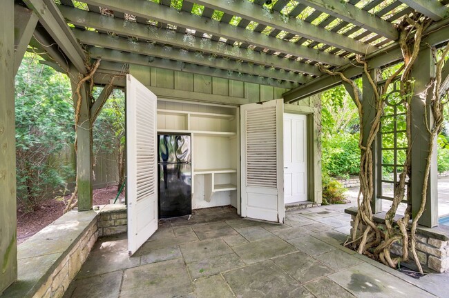 Building Photo - A timeless Cape Cod-style estate!
