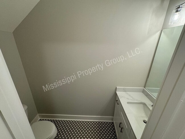 Building Photo - 3BD/3.5BA - END UNIT @ THE RESERVE
