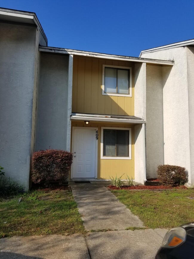Building Photo - 409 Venetian Way