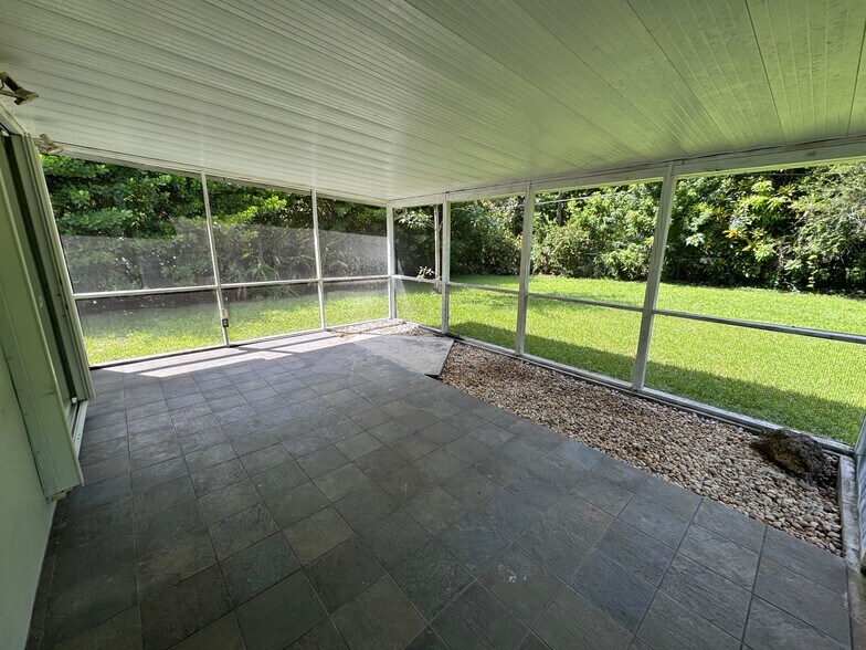 Building Photo - 5765 SW 48th St