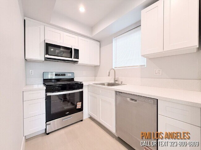 Building Photo - 206 E 87th St