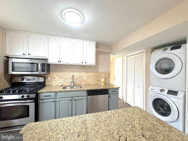 Building Photo - 5612 7th Rd S