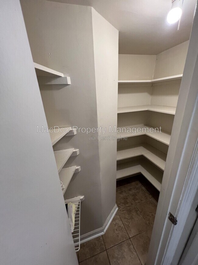 Building Photo - 14611 Earlham Ct