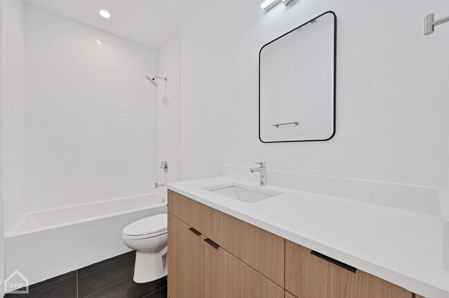 Building Photo - 3322 N Halsted St