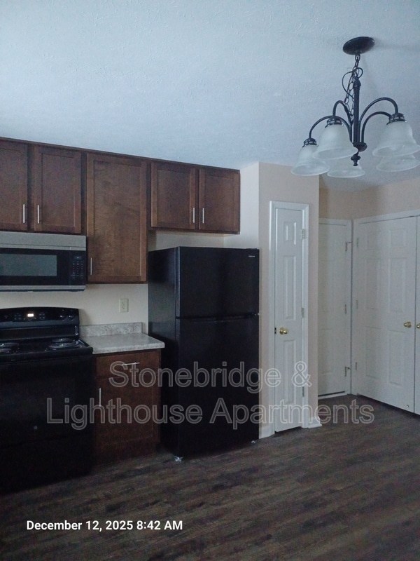 Building Photo - 4808 Clover Park Dr