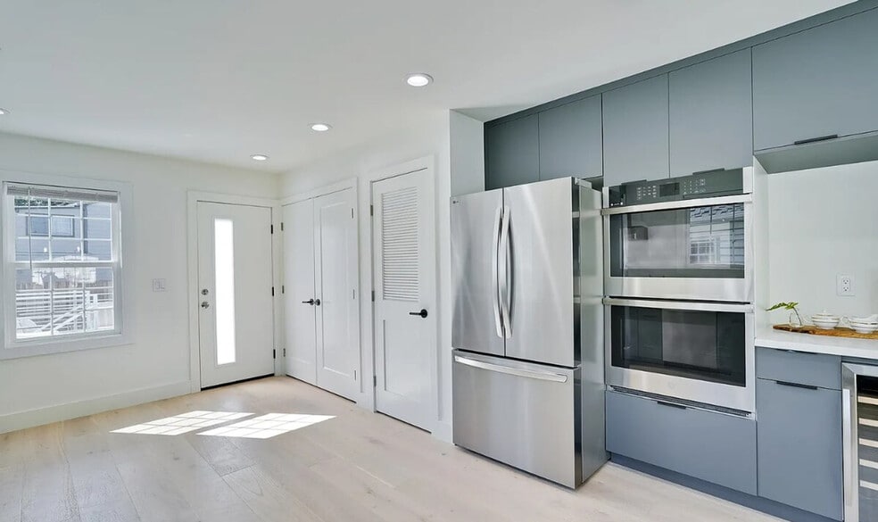 Building Photo - 331 San Antonio Ave