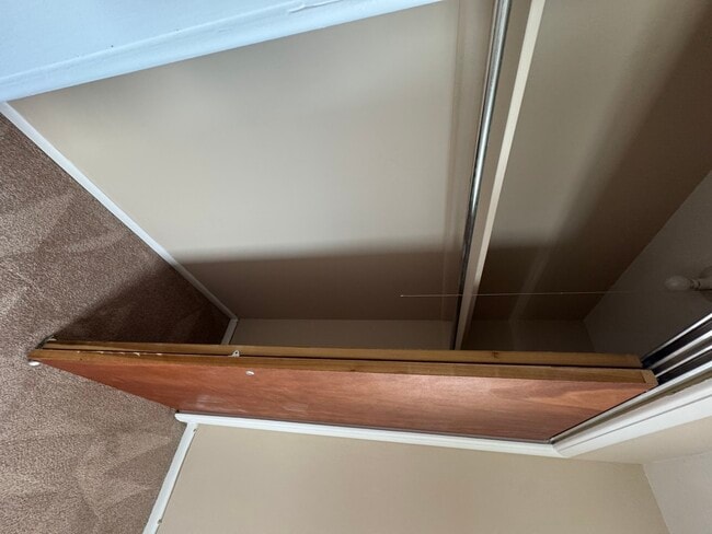 Building Photo - 17 E Park St