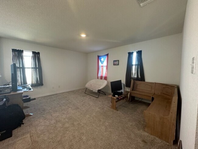 Building Photo - Coming soon... Beautiful 3 bedroom 2 bath ...