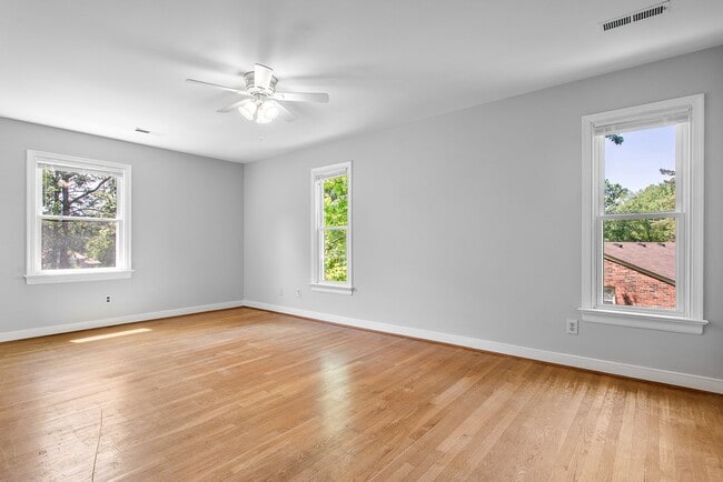 Building Photo - $2,500 / 3 br / 3 ba / 1,750 sqft