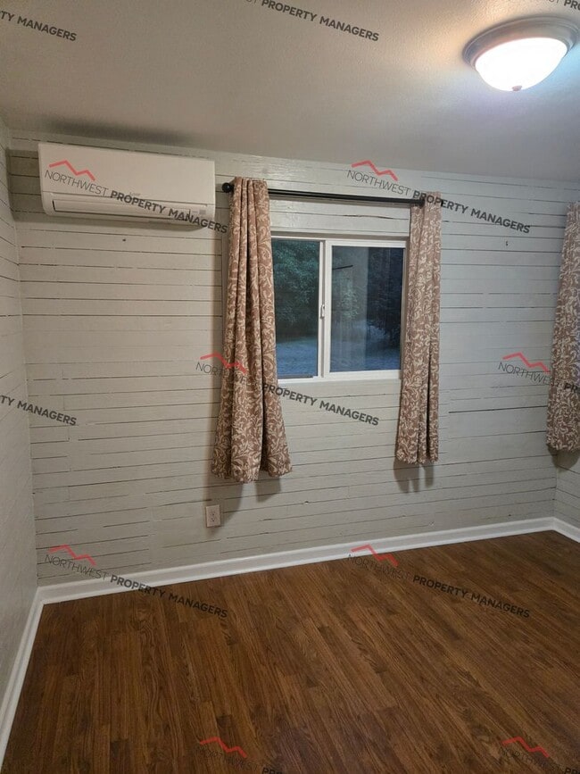 Building Photo - STATUS: AVAILABLE | R76 | $1495 + $100 FLA...
