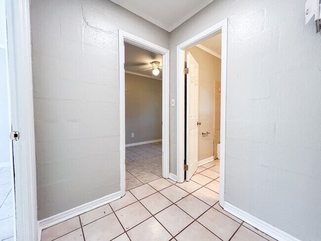 Building Photo - 1410 Nylic St