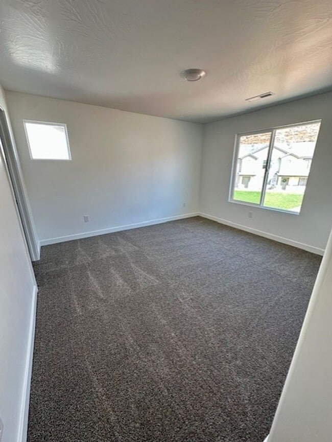 Building Photo - BRAND NEW End Unit Townhome