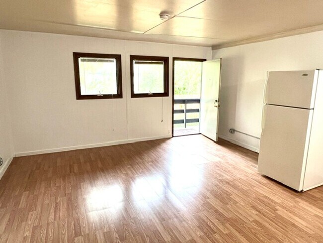 Building Photo - 2301 Roosevelt Dr