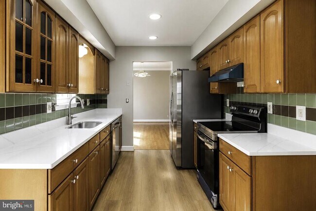 Building Photo - 15025 Timberlake Dr