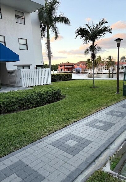 Building Photo - 456 Poinciana Island Dr